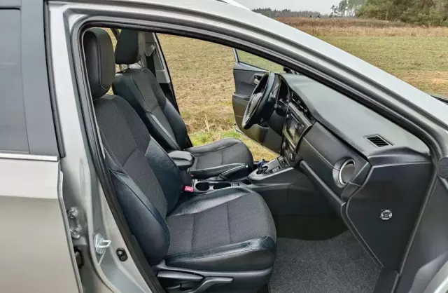 TOYOTA Auris 1.8 VVT-i (136 KM) Hybrid E-CVT