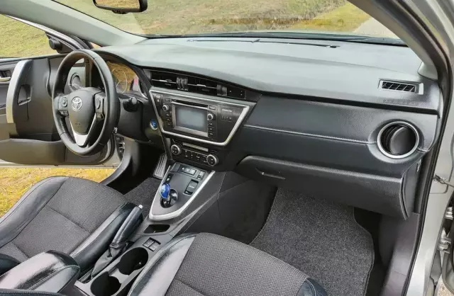 TOYOTA Auris 1.8 VVT-i (136 KM) Hybrid E-CVT