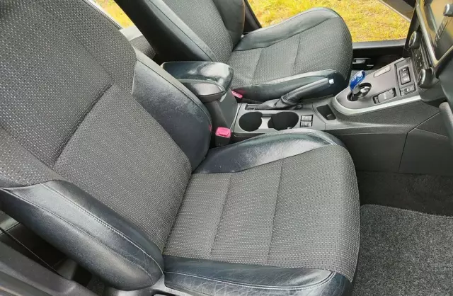 TOYOTA Auris 1.8 VVT-i (136 KM) Hybrid E-CVT