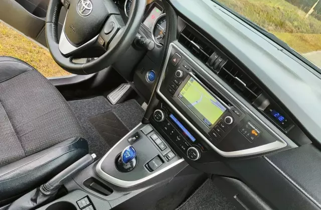 TOYOTA Auris 1.8 VVT-i (136 KM) Hybrid E-CVT