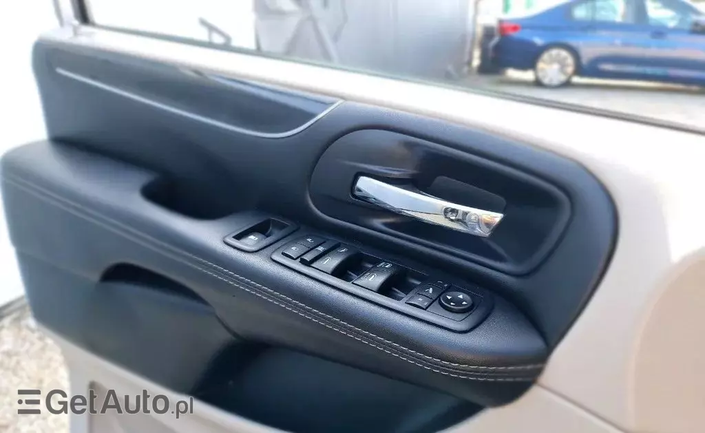 CHRYSLER Town & Country 