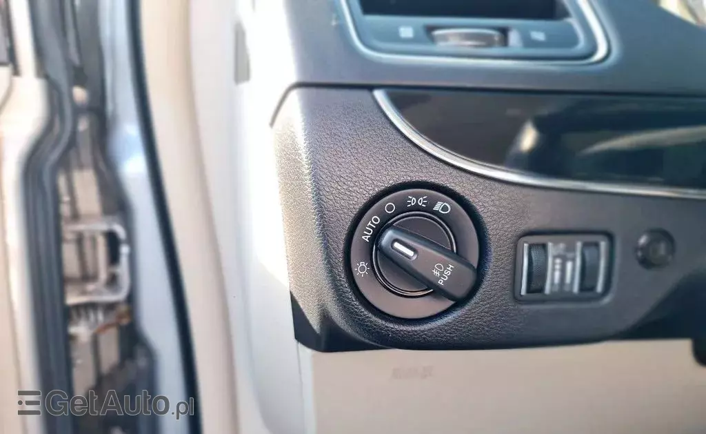 CHRYSLER Town & Country 