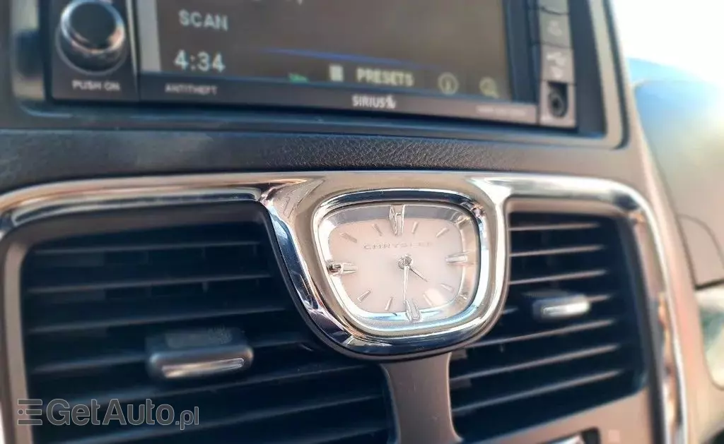 CHRYSLER Town & Country 