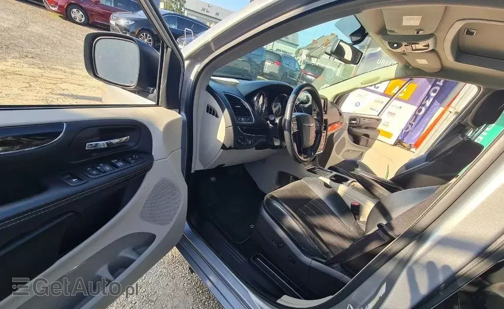 CHRYSLER Town & Country 