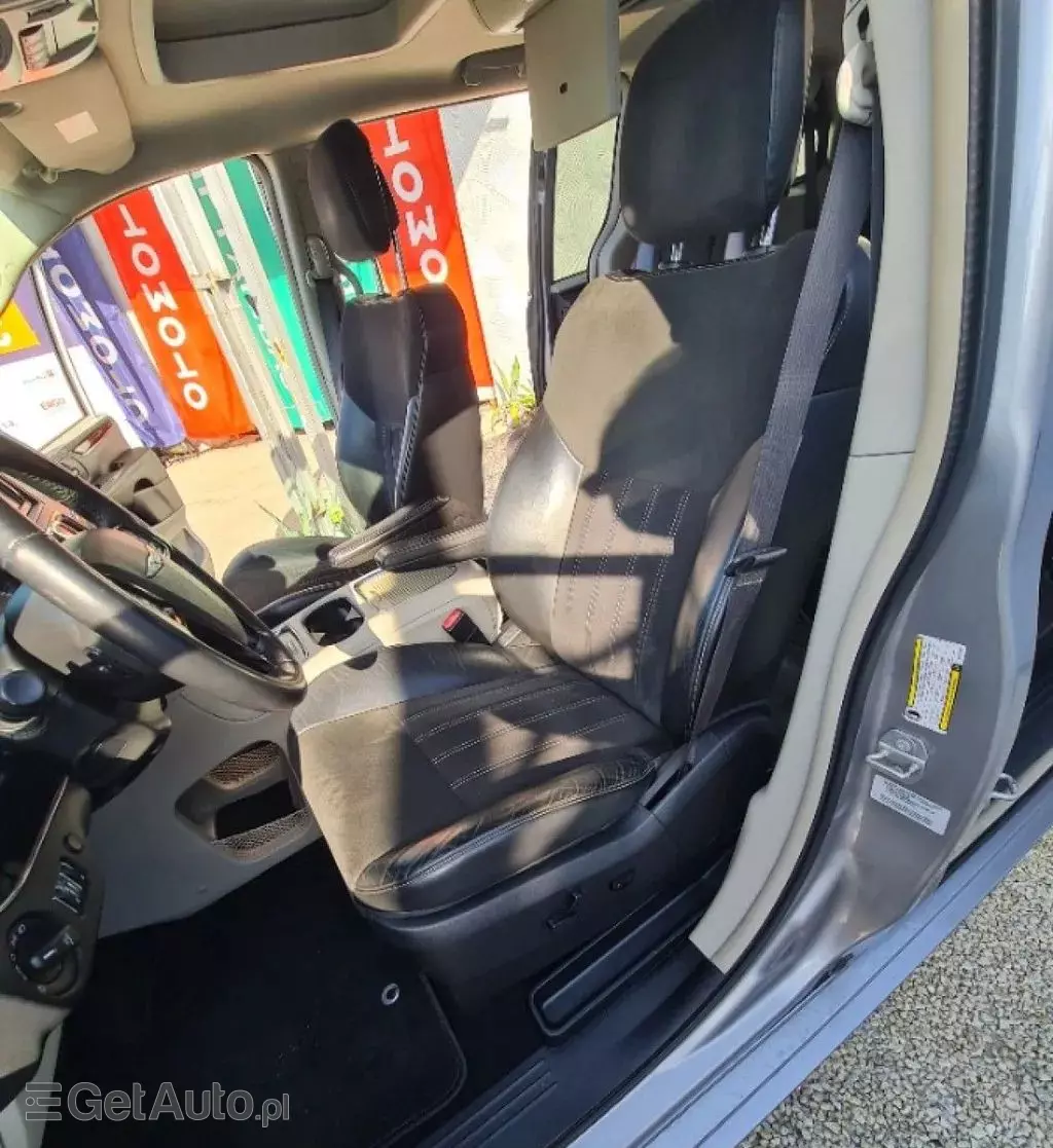 CHRYSLER Town & Country 