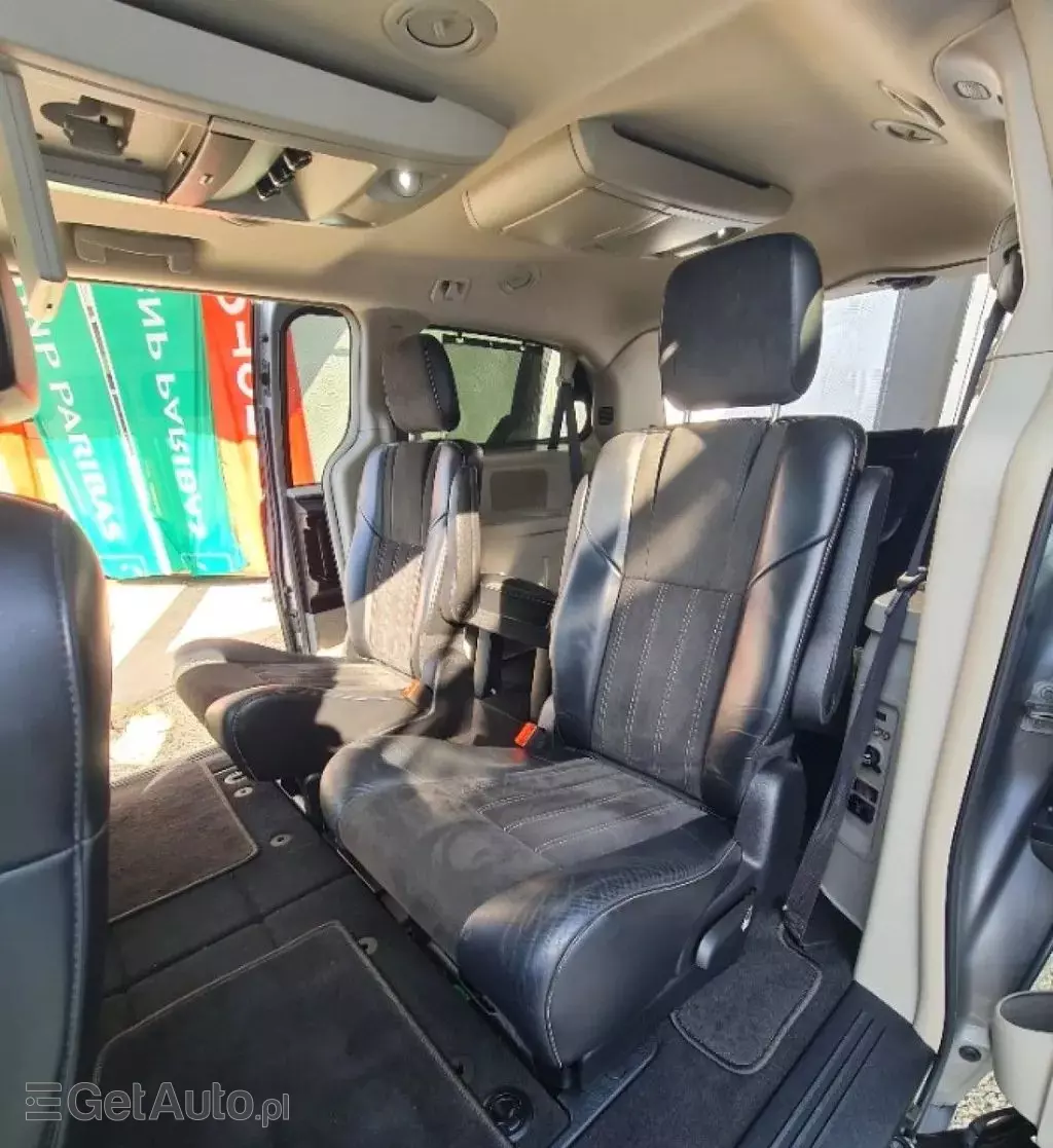 CHRYSLER Town & Country 