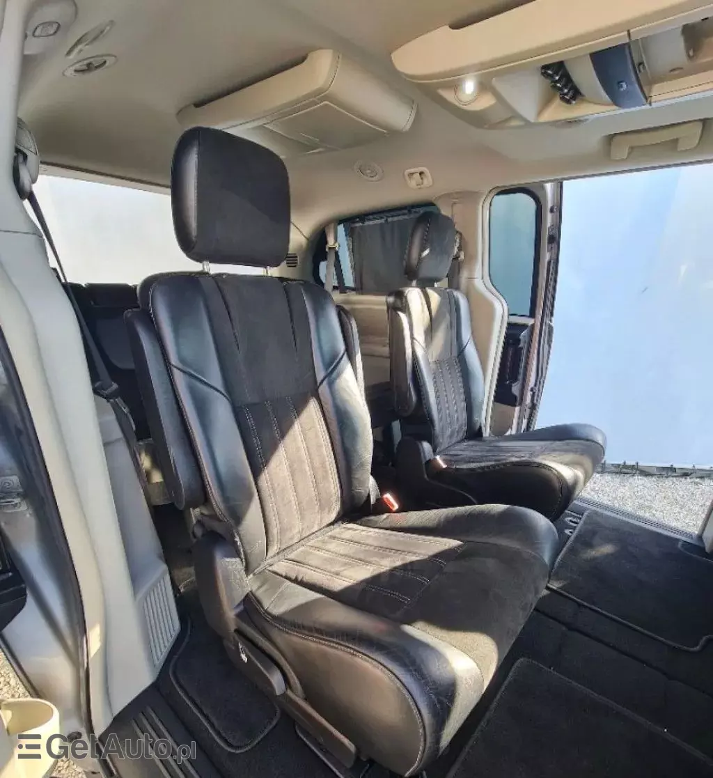 CHRYSLER Town & Country 