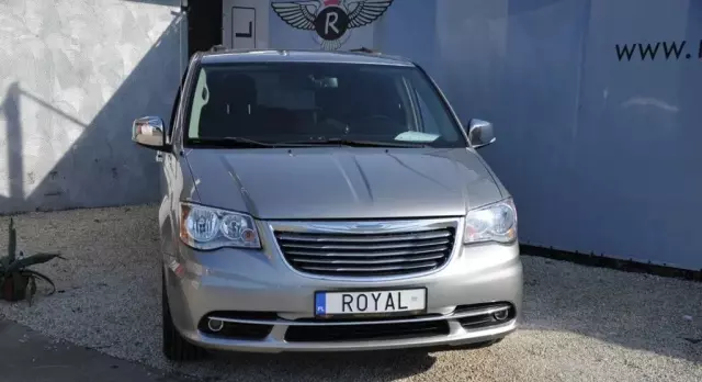 CHRYSLER Town & Country 