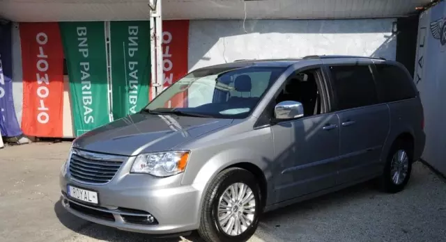 CHRYSLER Town & Country 