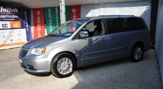 CHRYSLER Town & Country 