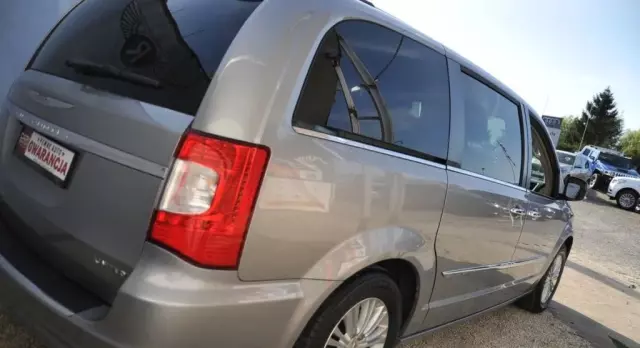 CHRYSLER Town & Country 