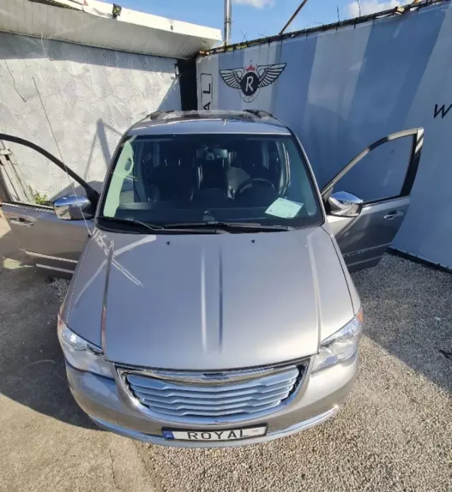 CHRYSLER Town & Country 