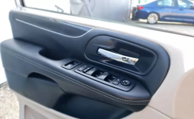 CHRYSLER Town & Country 