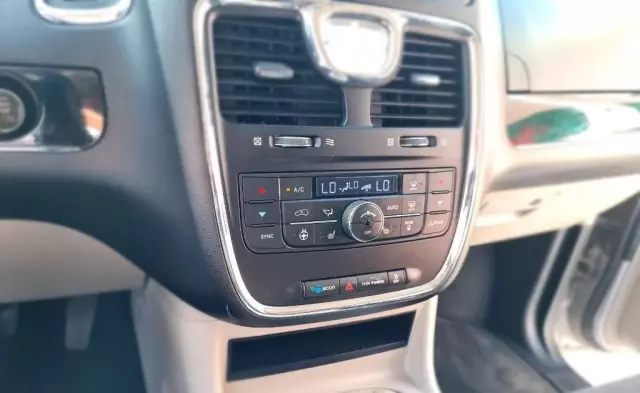 CHRYSLER Town & Country 