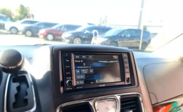 CHRYSLER Town & Country 