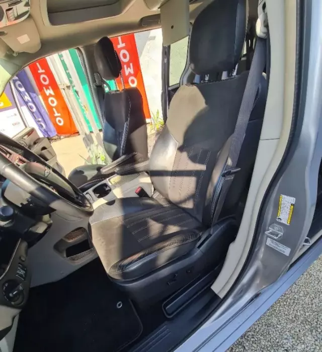 CHRYSLER Town & Country 