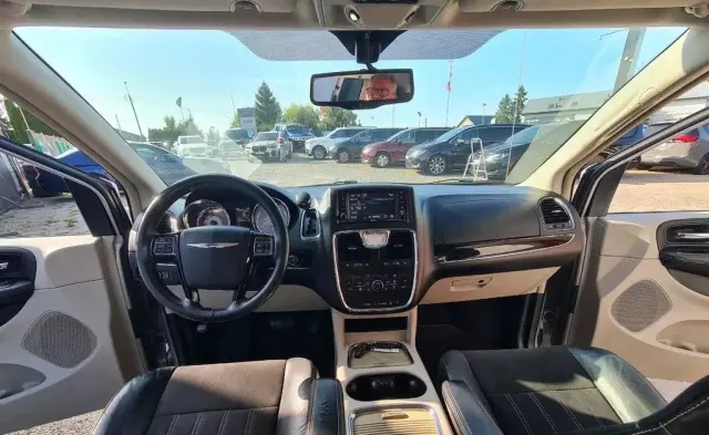 CHRYSLER Town & Country 