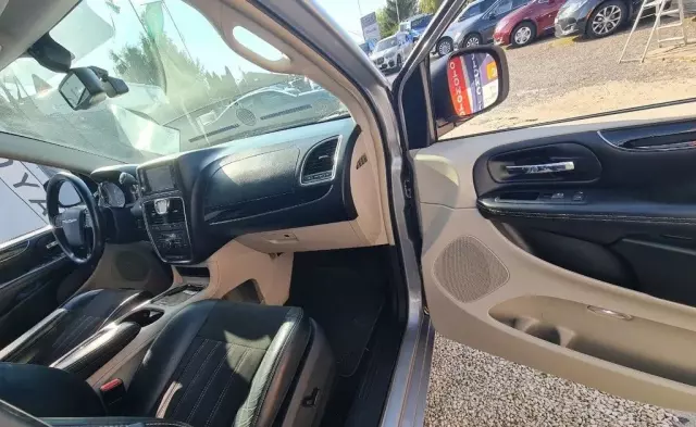 CHRYSLER Town & Country 