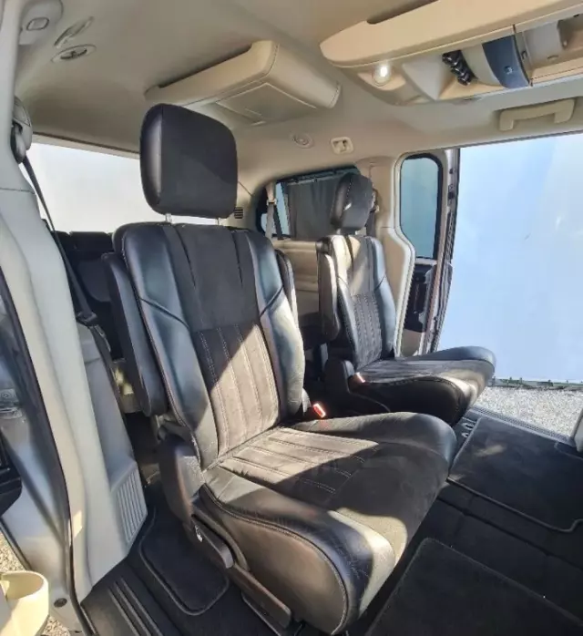 CHRYSLER Town & Country 