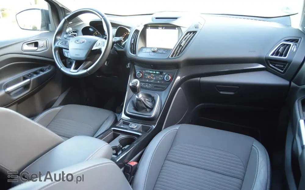 FORD Kuga 1.5 EcoBoost 2x4 Titanium