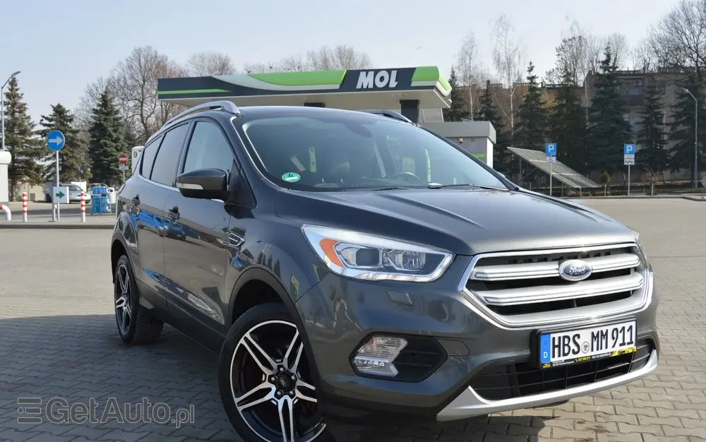 FORD Kuga 1.5 EcoBoost 2x4 Titanium