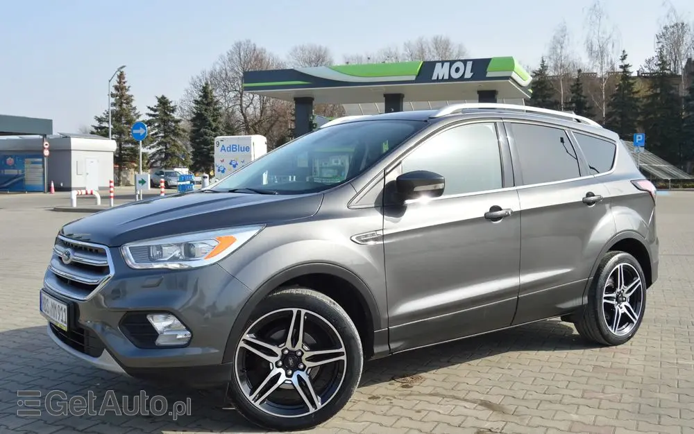 FORD Kuga 1.5 EcoBoost 2x4 Titanium