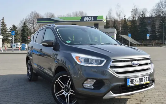 FORD Kuga 1.5 EcoBoost 2x4 Titanium