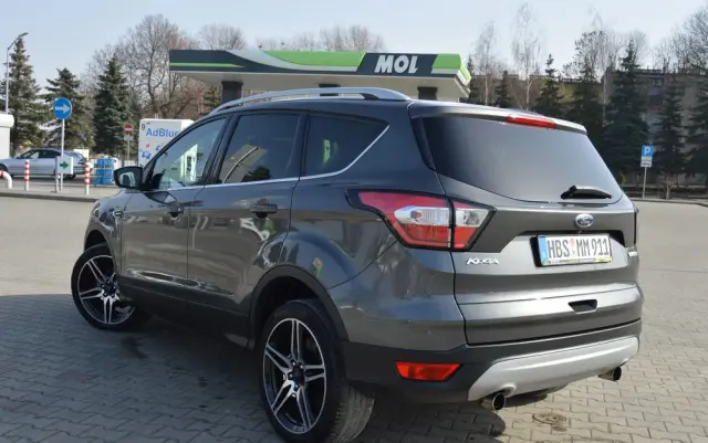 FORD Kuga 1.5 EcoBoost 2x4 Titanium