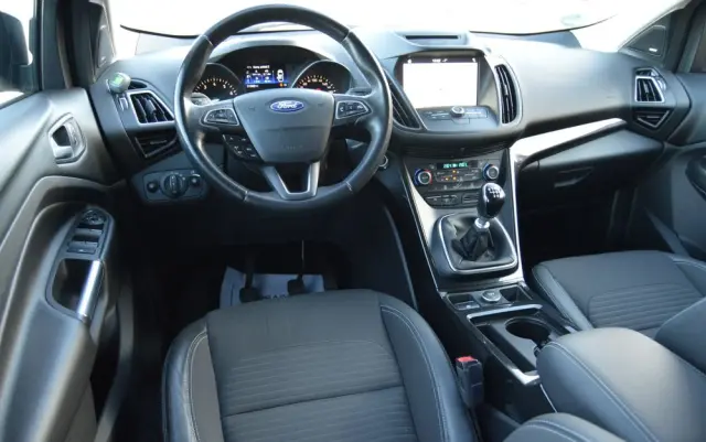 FORD Kuga 1.5 EcoBoost 2x4 Titanium