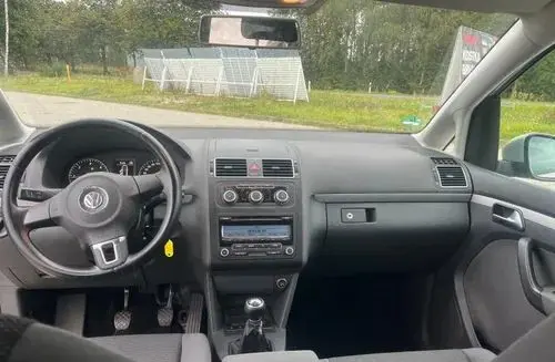 VOLKSWAGEN Touran 