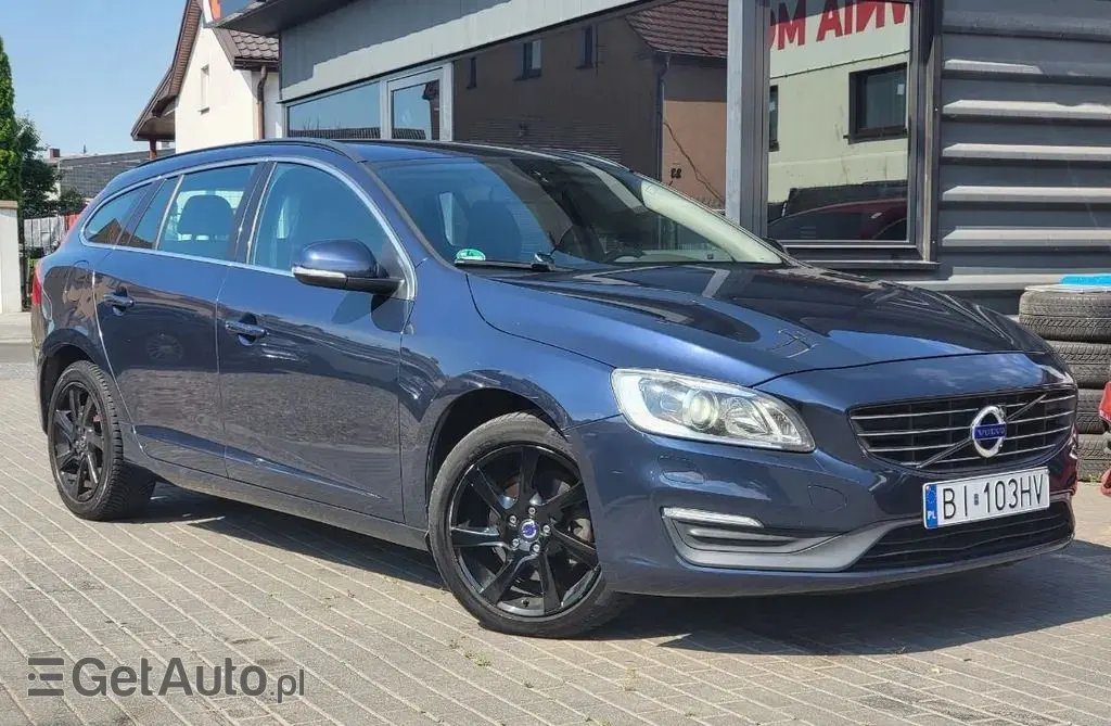 VOLVO V60 