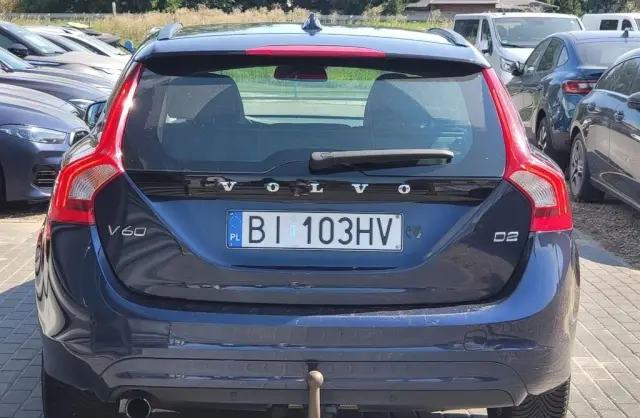 VOLVO V60 