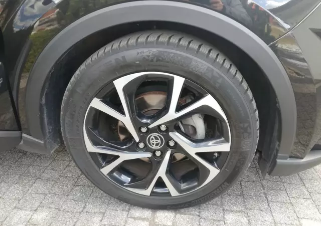 TOYOTA C-HR 