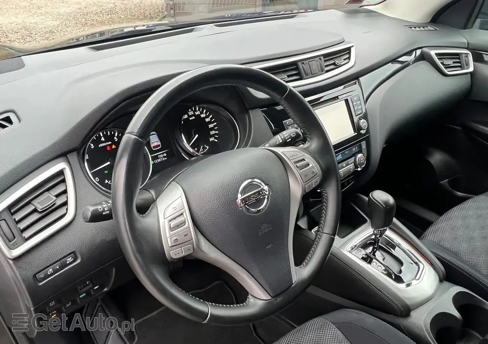 NISSAN Qashqai 1.2 DIG-T Xtronic TEKNA