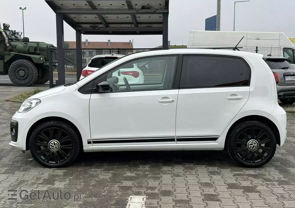VOLKSWAGEN Up! 