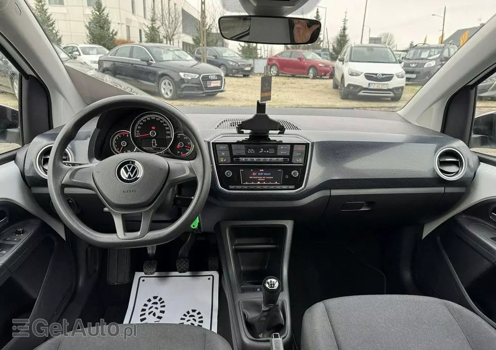 VOLKSWAGEN Up! 
