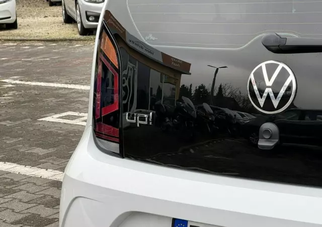 VOLKSWAGEN Up! 