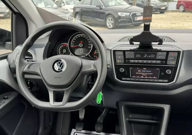 VOLKSWAGEN Up! 
