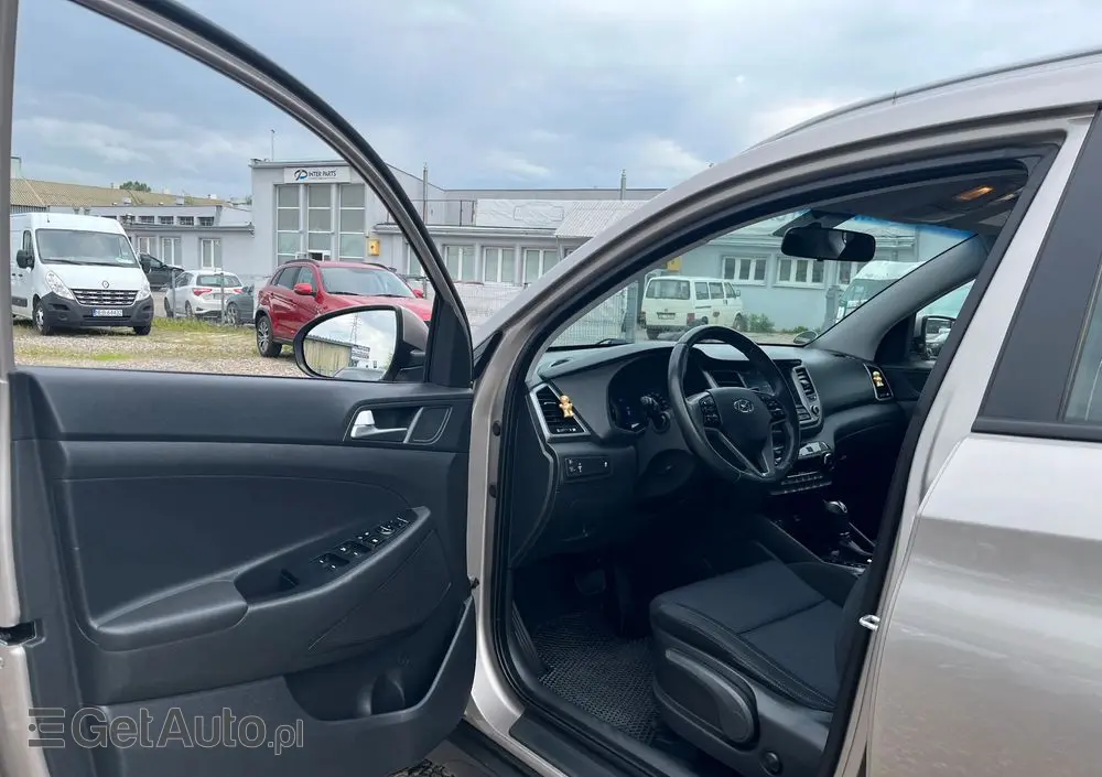 HYUNDAI Tucson 