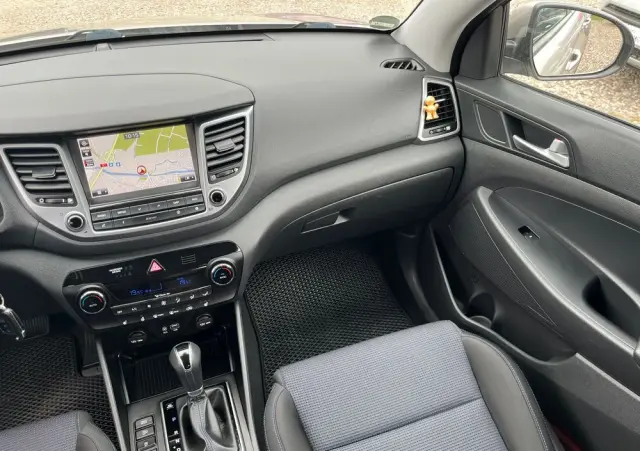 HYUNDAI Tucson 