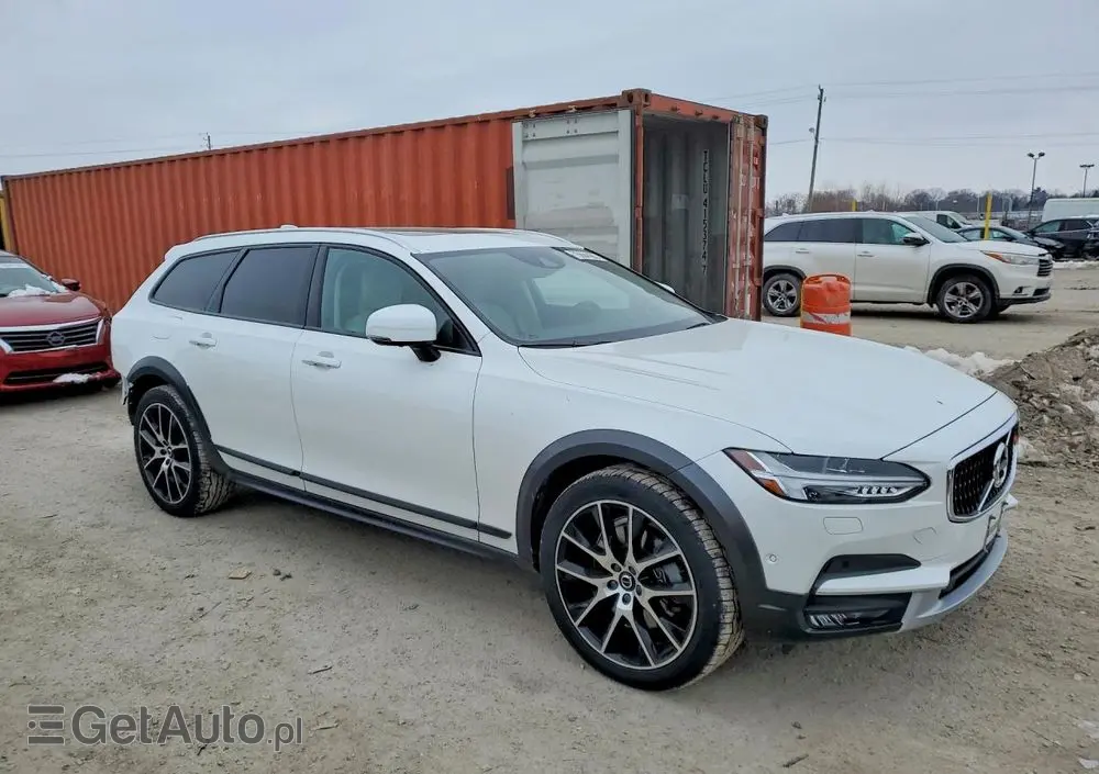 VOLVO V90 