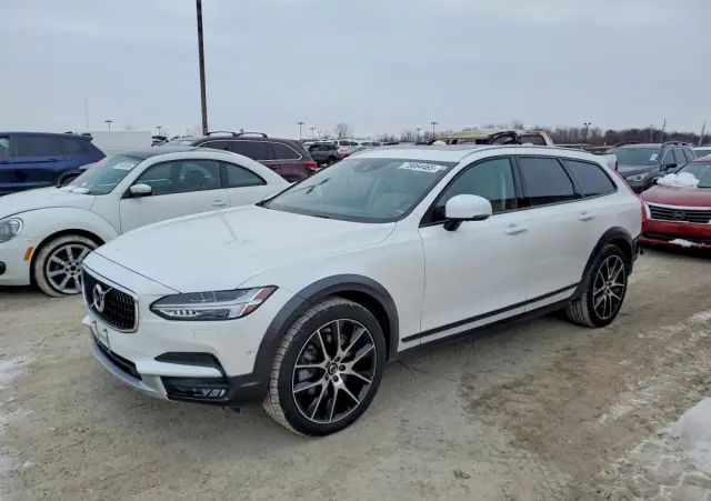 VOLVO V90 