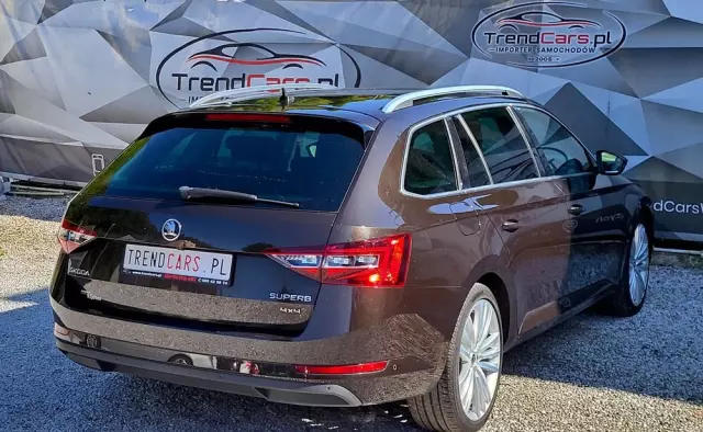 SKODA Superb 2.0 TDI 4x4 DSG Premium Edition