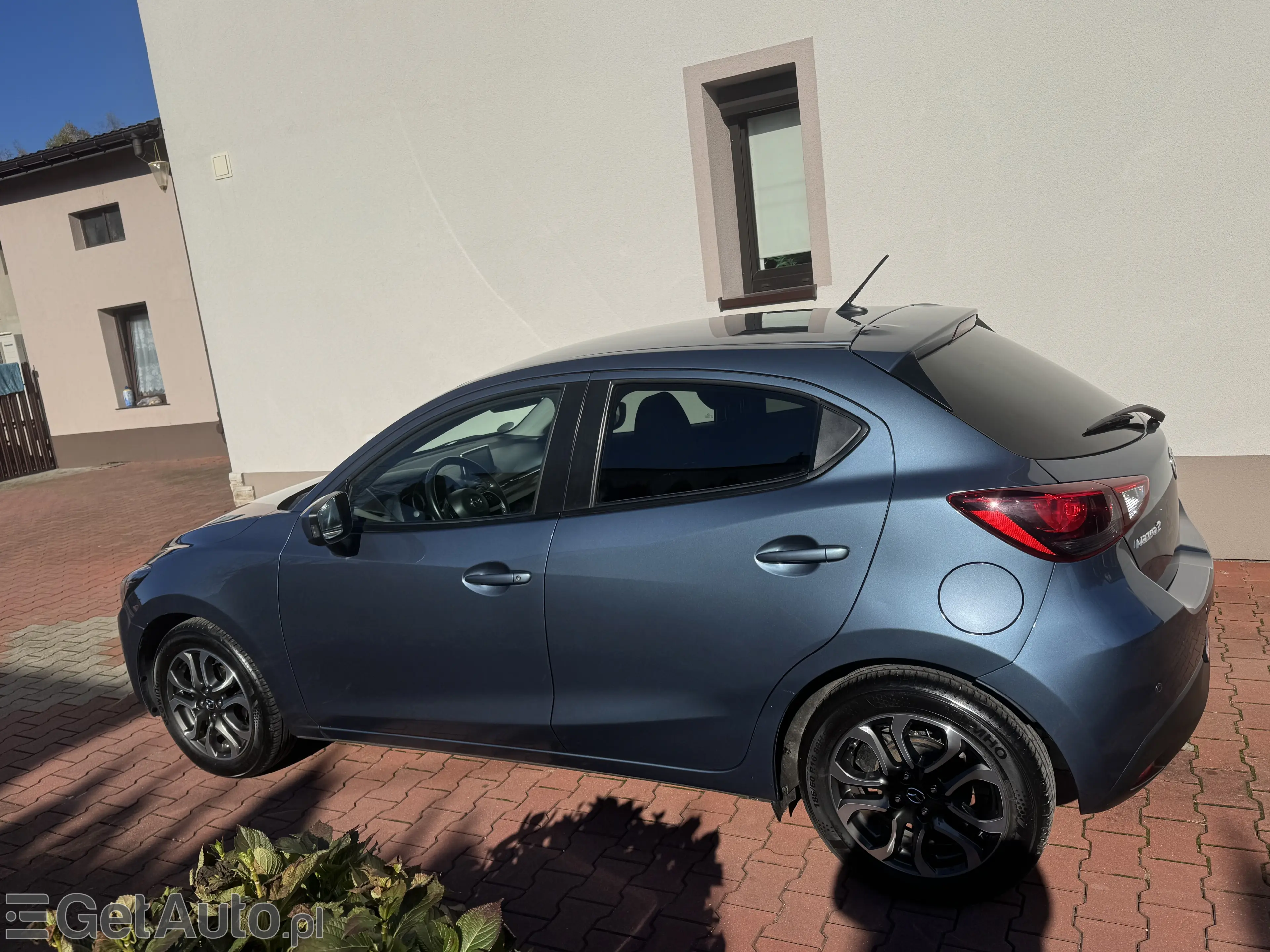 MAZDA 2 SkyGo