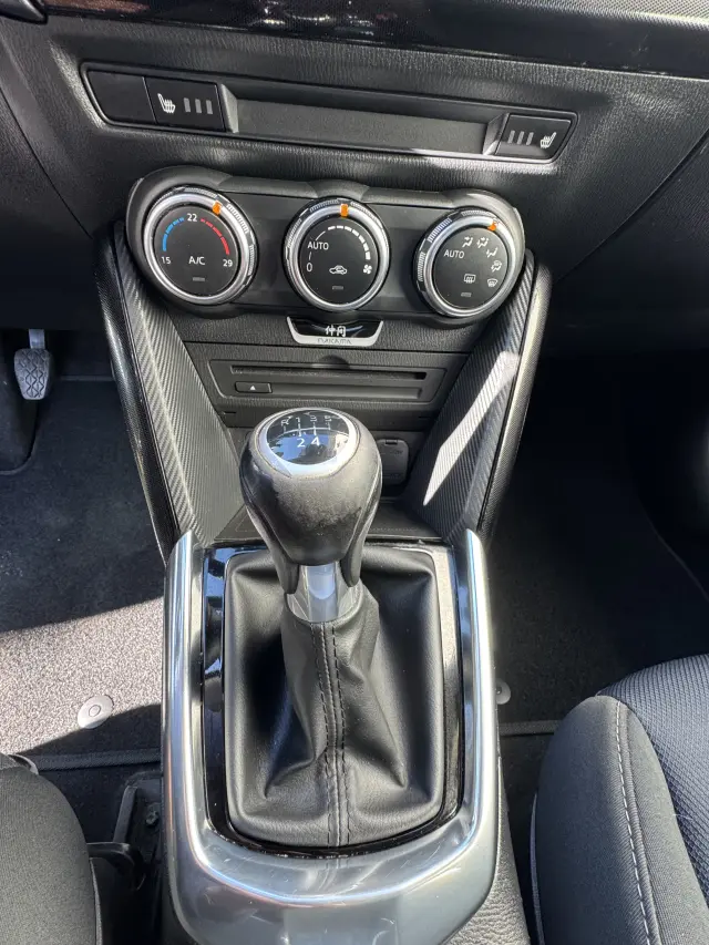 MAZDA 2 SkyGo