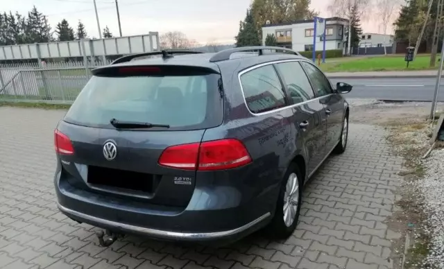 VOLKSWAGEN Passat 