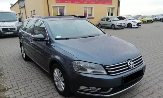 VOLKSWAGEN Passat 