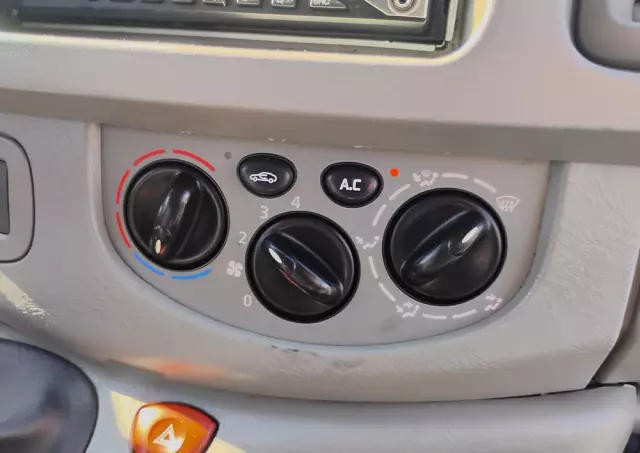 RENAULT Trafic 2.0 dCi 90 L1H1