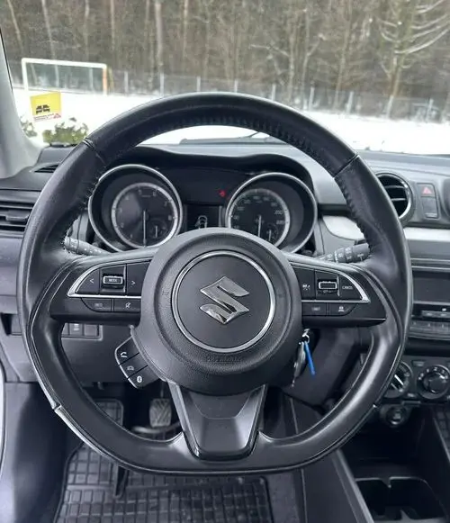 SUZUKI Swift 
