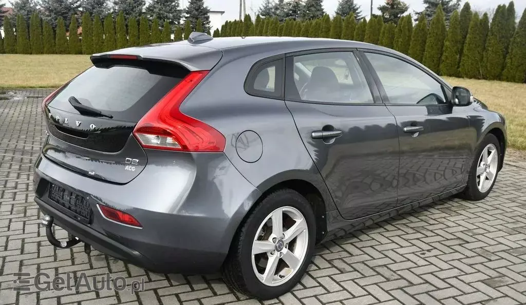 VOLVO V40 